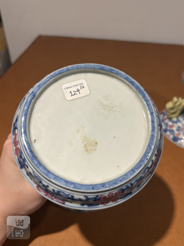 清乾隆 青花粉彩缠枝花卉纹供座（一对） - 图12
